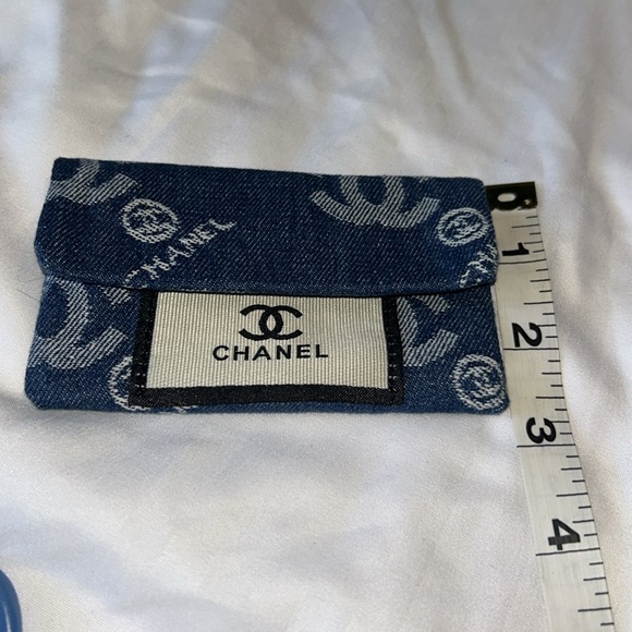 CHANEL Blue Travel Comb And Button Close Denium Pouch Set - Picture 9 of 15